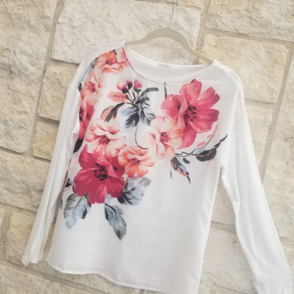 Lightweight Chicos Floral Top!!💐🌞